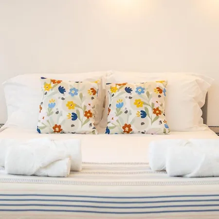 Lisbon's Gem: Moorish Arch Near River Acces * Lizbona