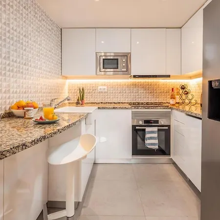 Lisbon's Gem: Moorish Arch Near River Acces Appartement *