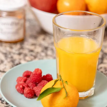 Lisbon's Gem: Moorish Arch Near River Acces アパート